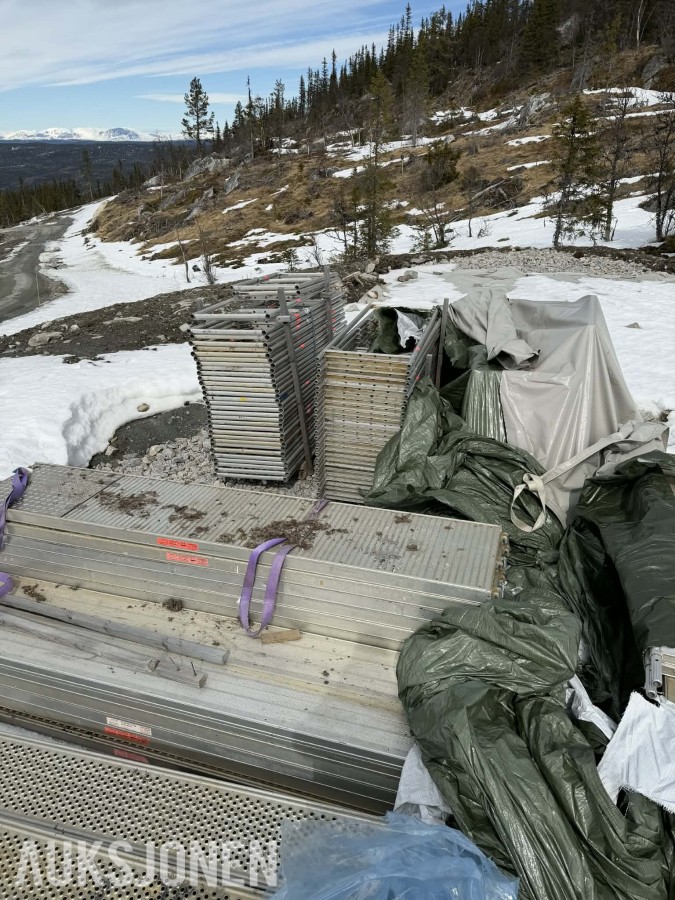 150 kvm med stillas og utstyr 