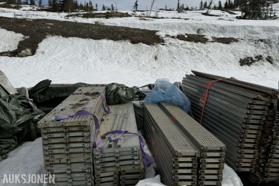 150 kvm med stillas og utstyr 