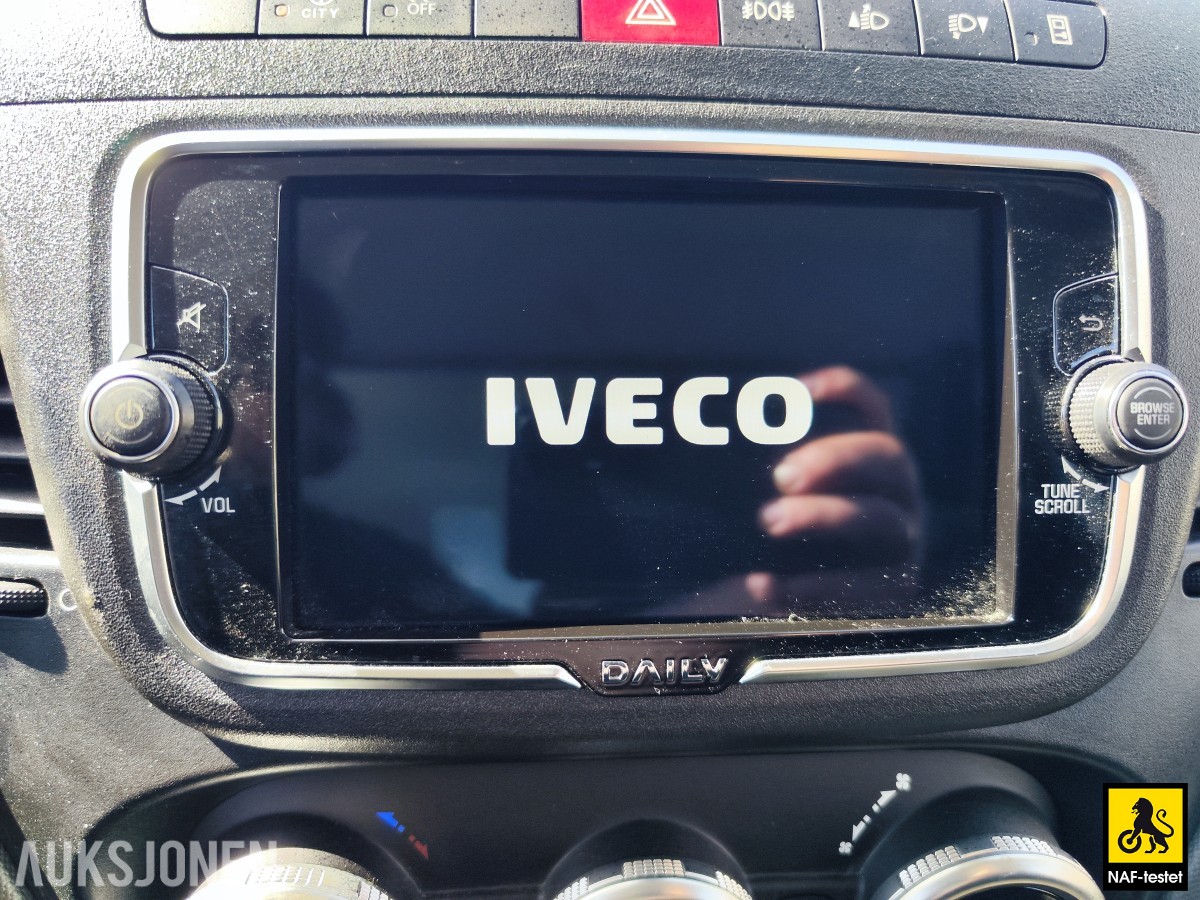 2024 Iveco Daily 156HK AUT SKAPBIL HENGERFESTE BAKLØFTER VARMER CRUISE 