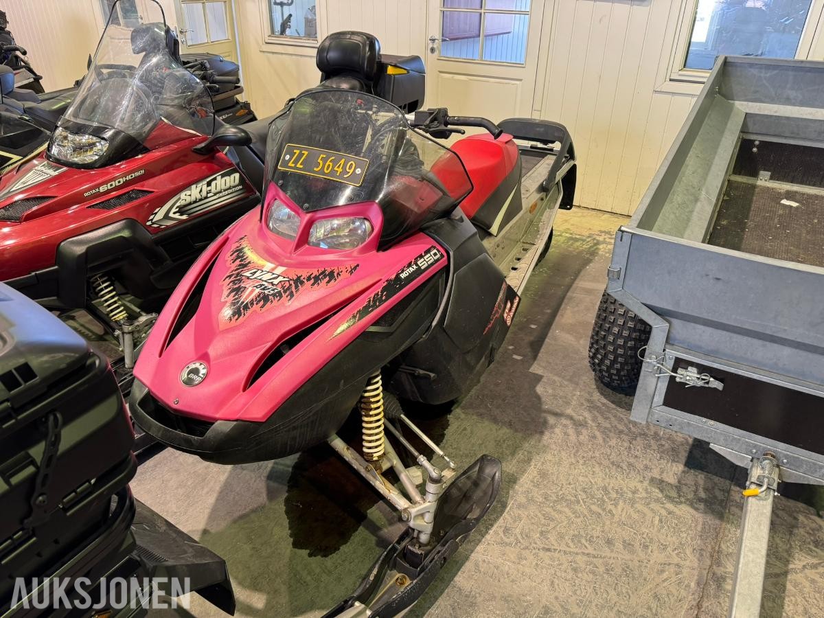 2008 Lynx X-trim 550F snøscooter / langt belte 