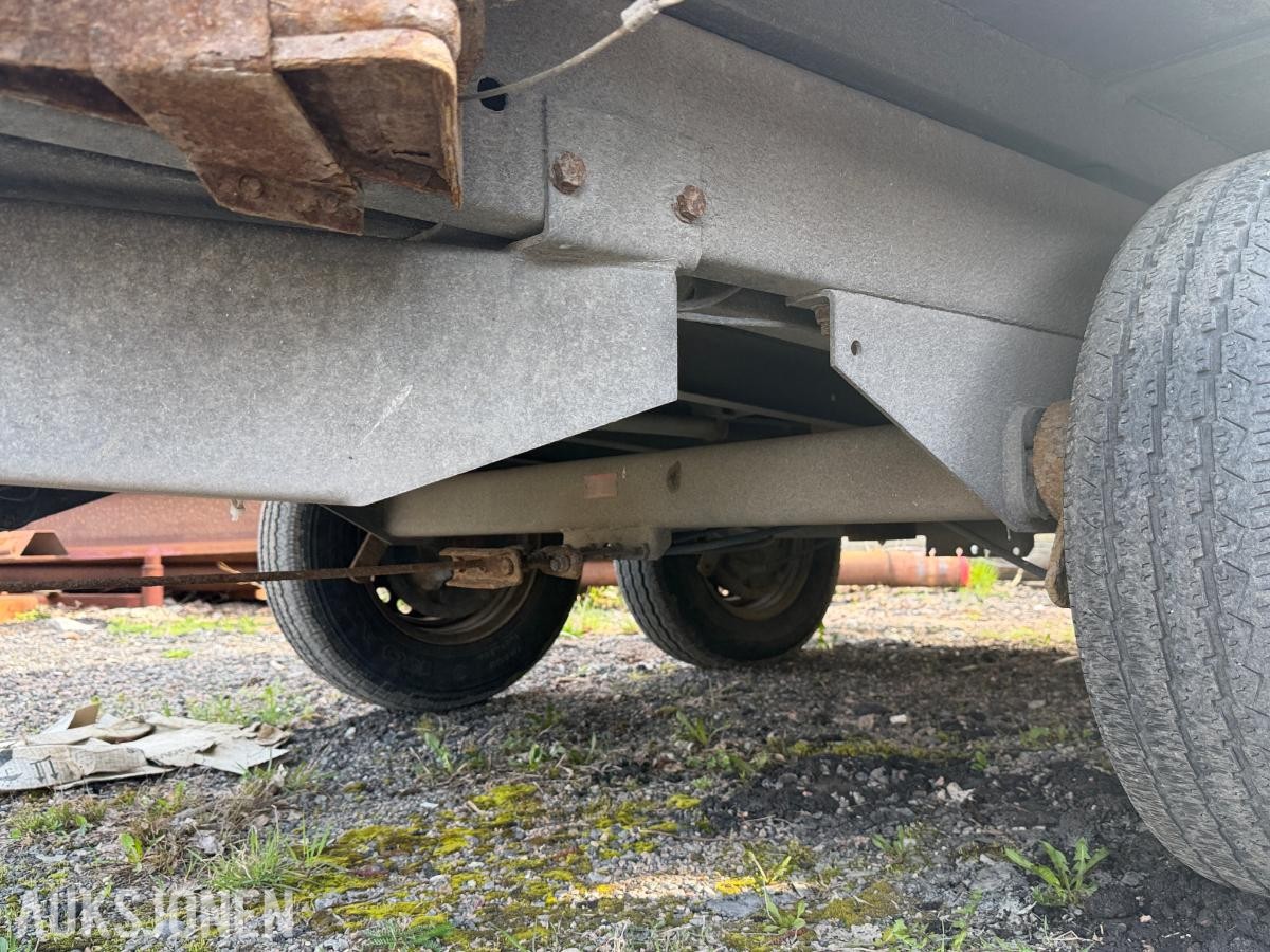 BÖCKMANN Tipphenger med 2464 kg nyttelast