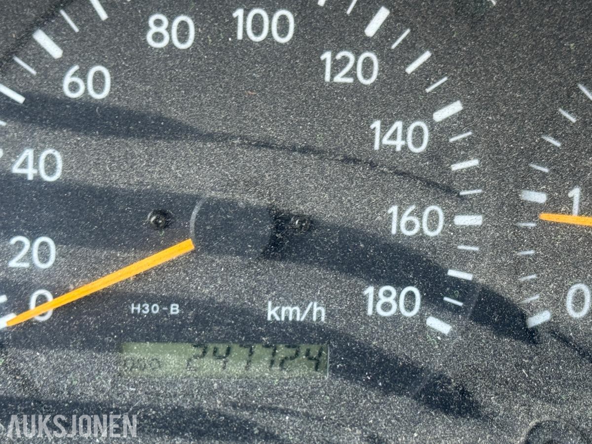 2002 Toyota HiAce 2.5 D – S/V Dekk - Km: 247 724