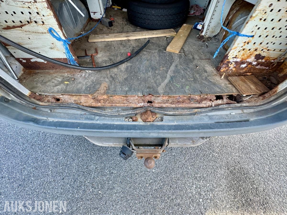 2002 Toyota HiAce 2.5 D – S/V Dekk - Km: 247 724