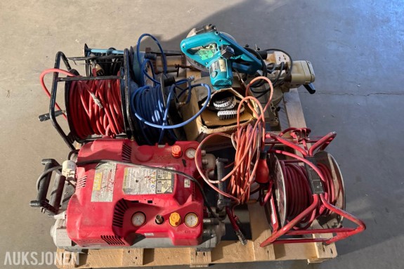 Kompressor MAX AKHL1050E + MAX SD-630A II + Makita kapp/gjærsag Kompressor MAX AKHL1050E + MAX SD-630A II + Makita kapp/gjærsag