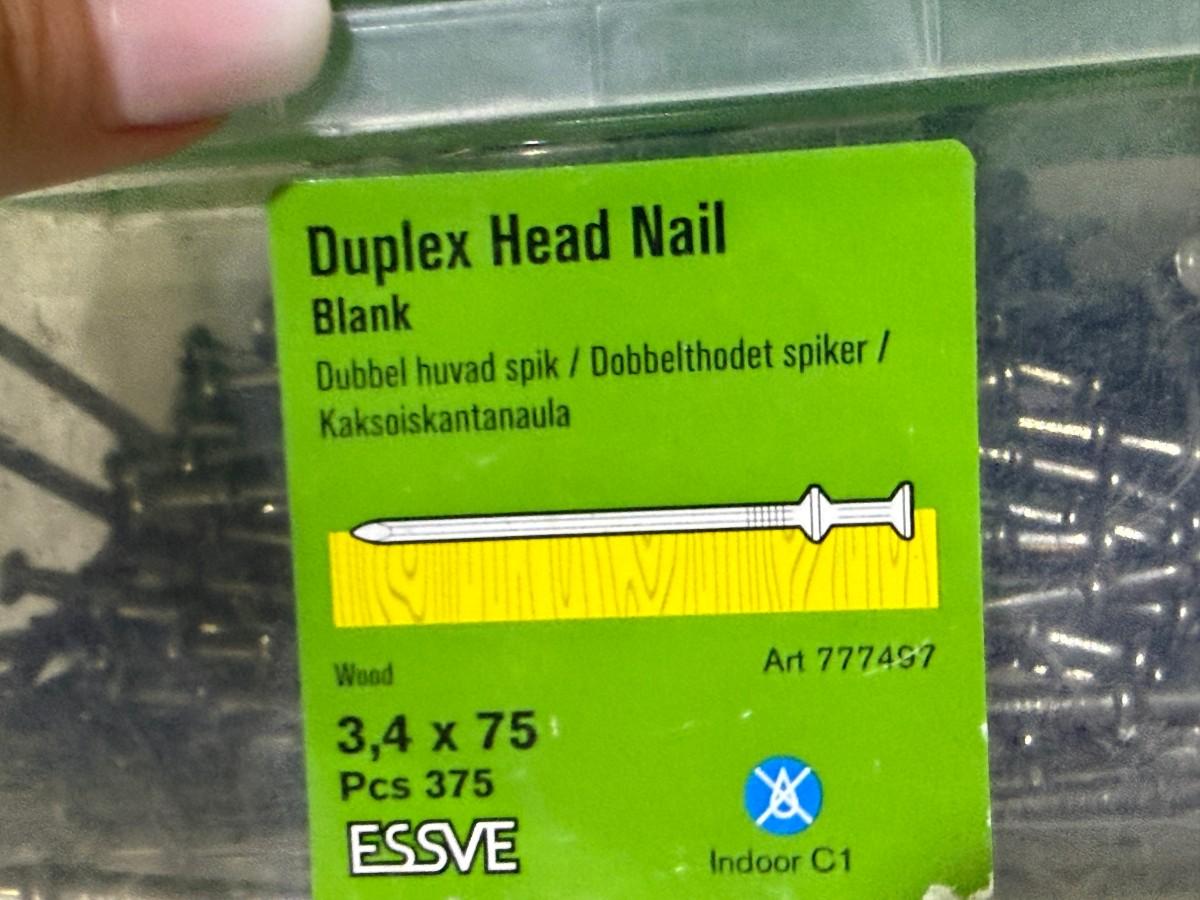 Parti med skruer, bolter, festemateriell og kabelsko