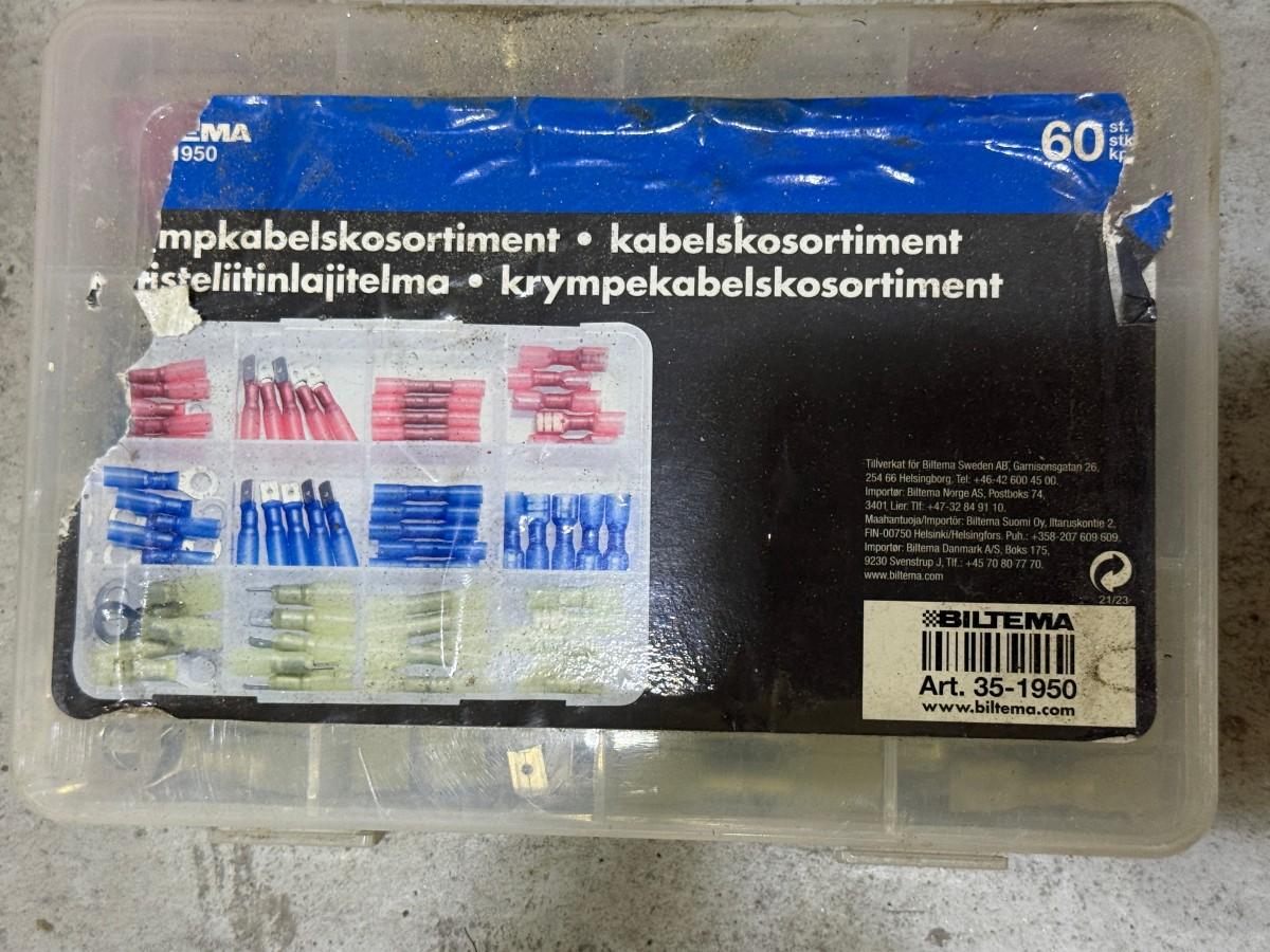 Parti med skruer, bolter, festemateriell og kabelsko