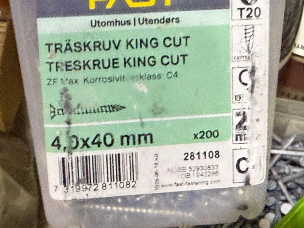 Parti med skruer, bolter, festemateriell og kabelsko