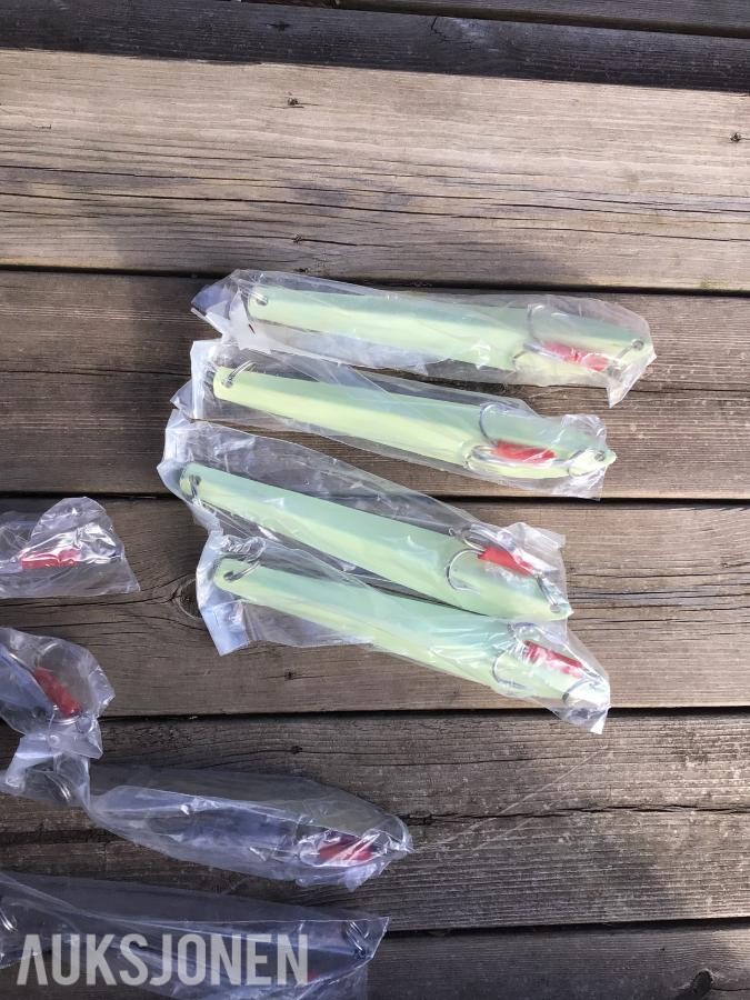 Diverse fiskeutstyr – sneller, stenger, pilker og sluker