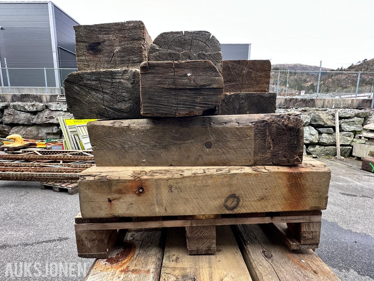 Diverse impregnerte bjelker/treklosser 5"x9" i varierende lengder