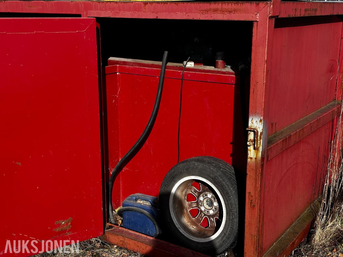 Stålcontainer / tankcontainer med pumpe – reparasjonsobjekt