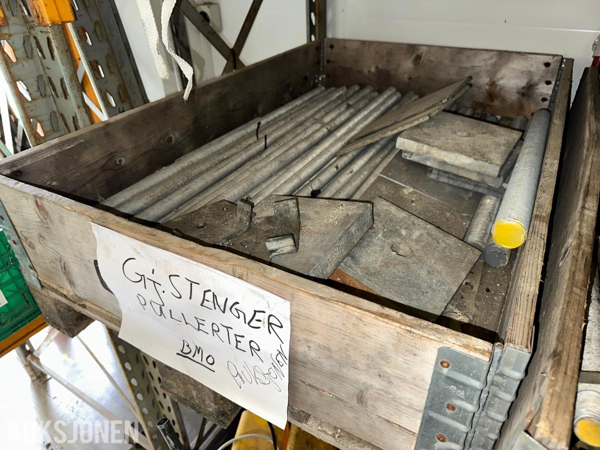 2 paller varmgalvaniserte gjengestenger til pullerter