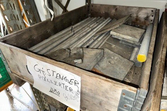 2 paller varmgalvaniserte gjengestenger til pullerter
