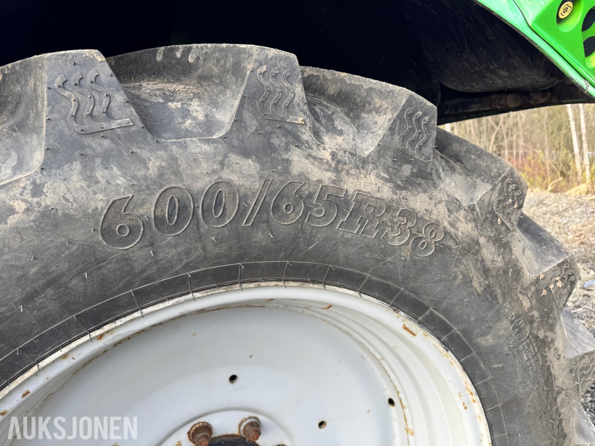 2012 Deutz Agrotron 620 TTV traktor med laster, brøyterigget