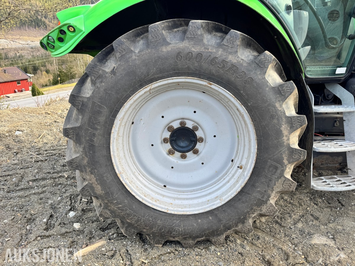 2012 Deutz Agrotron 620 TTV traktor med laster, brøyterigget