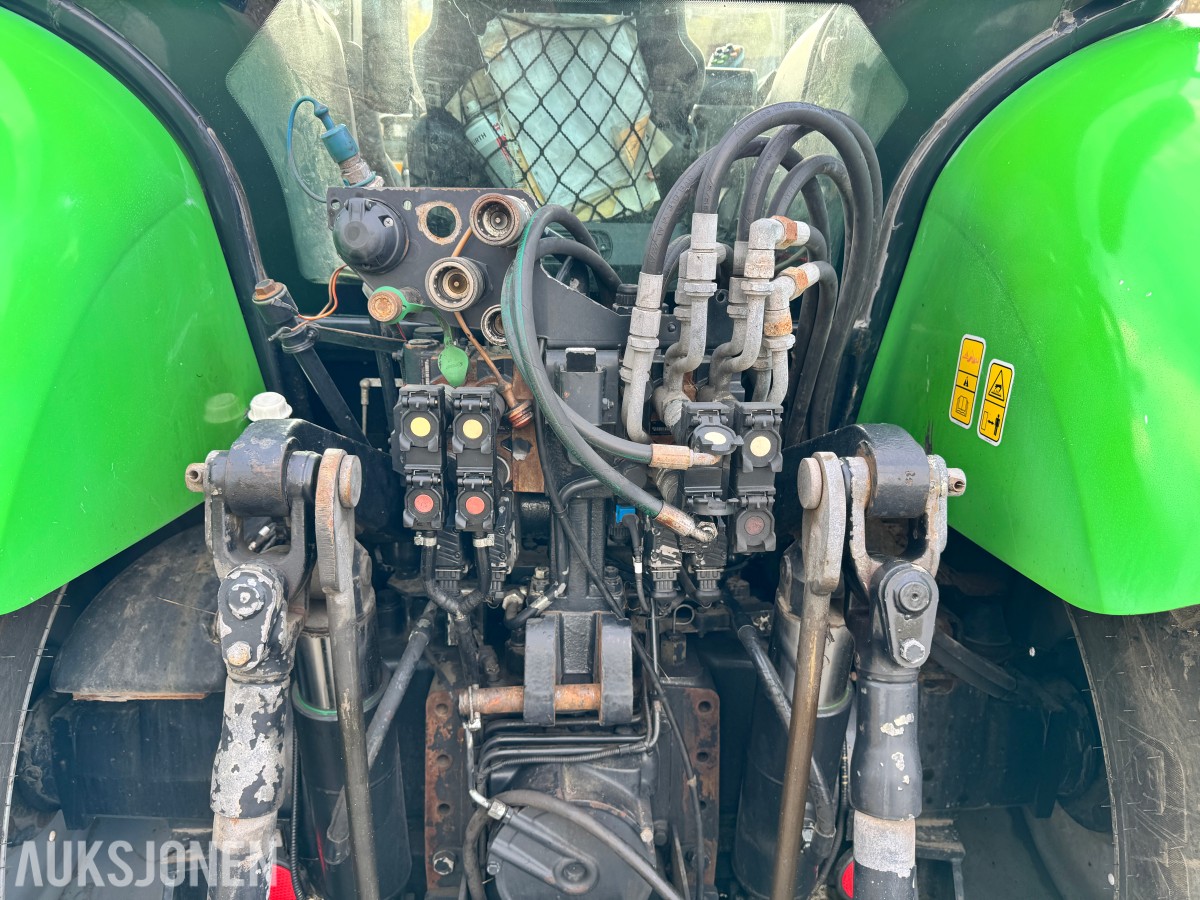 2012 Deutz Agrotron 620 TTV traktor med laster, brøyterigget