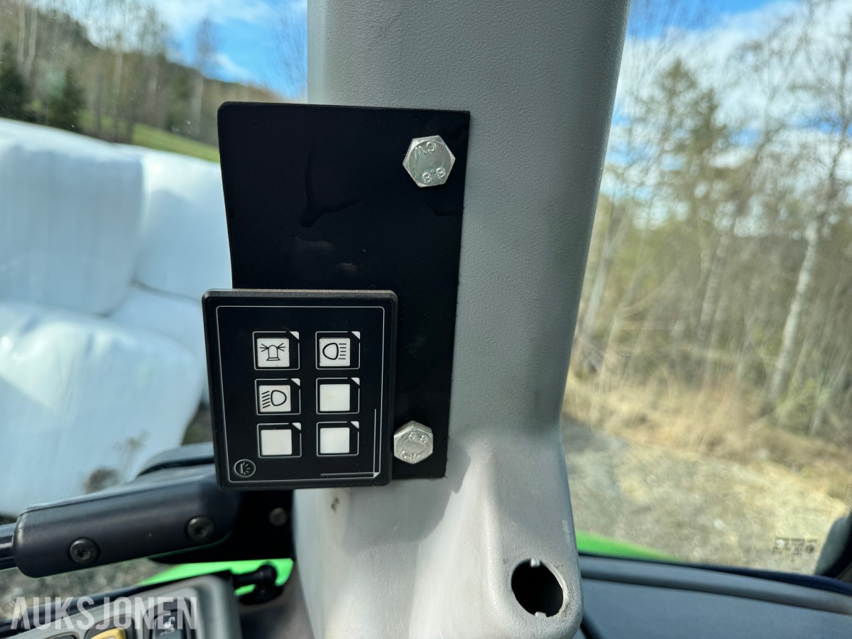 2012 Deutz Agrotron 620 TTV traktor med laster, brøyterigget