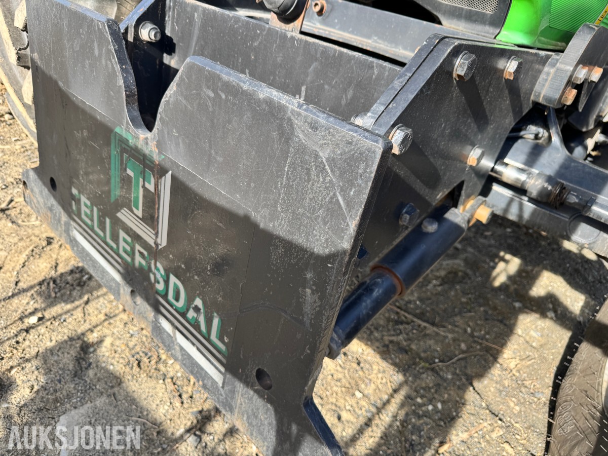 2012 Deutz Agrotron 620 TTV traktor med laster, brøyterigget