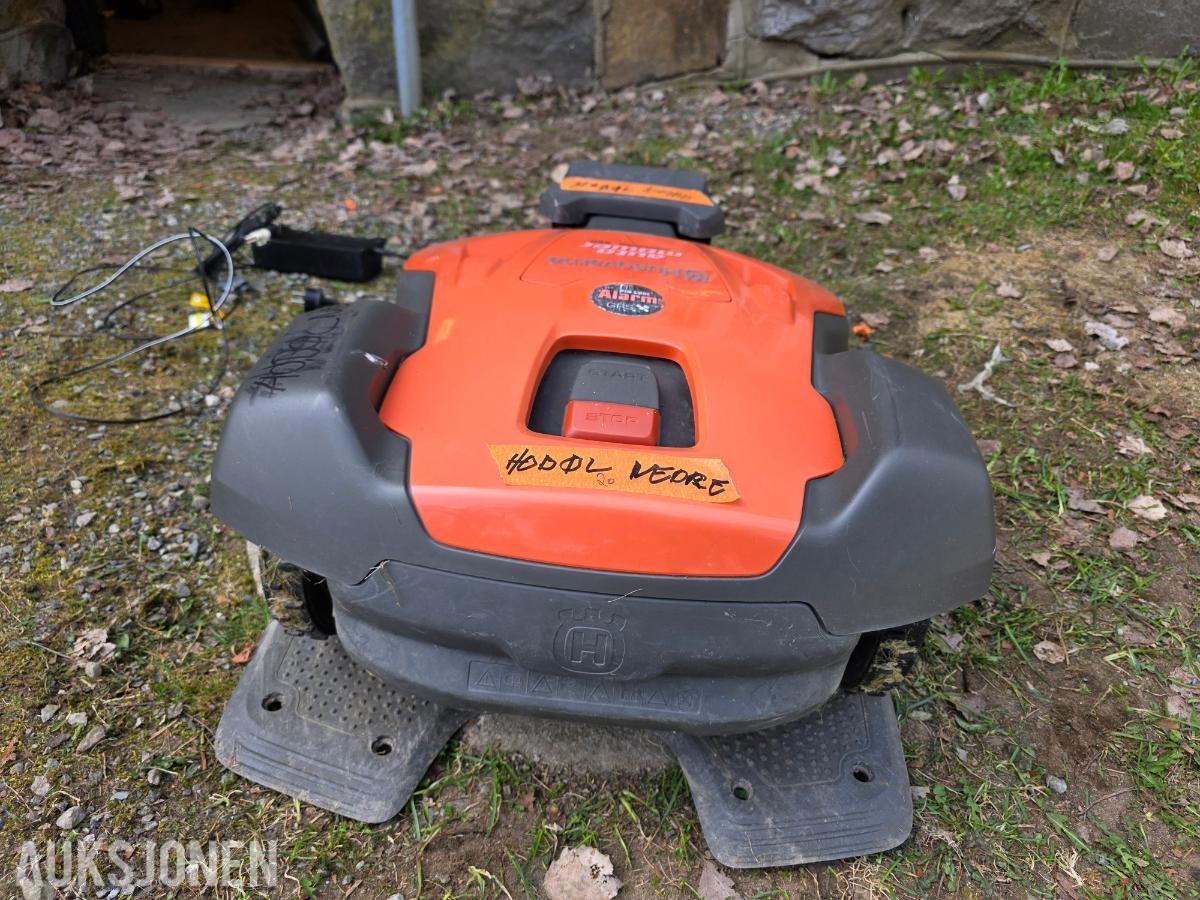 2021 HUSQVARNA AUTOMOWER 550 ROBOTKLIPPER MED LADESTASJON