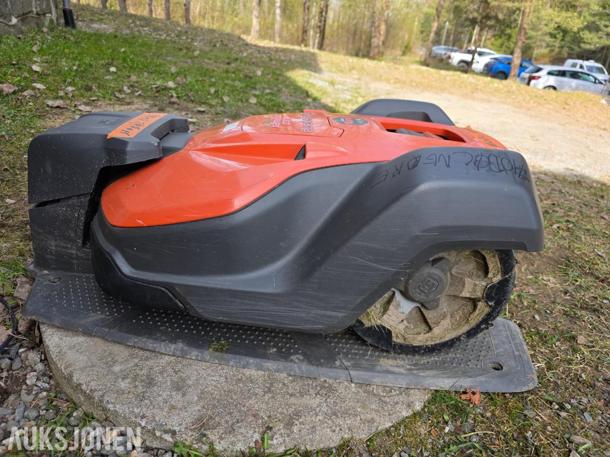 2021 HUSQVARNA AUTOMOWER 550 ROBOTKLIPPER MED LADESTASJON