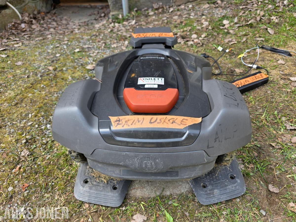 HUSQVARNA AUTOMOWER 450X ROBOTKLIPPER MED LADESTASJON