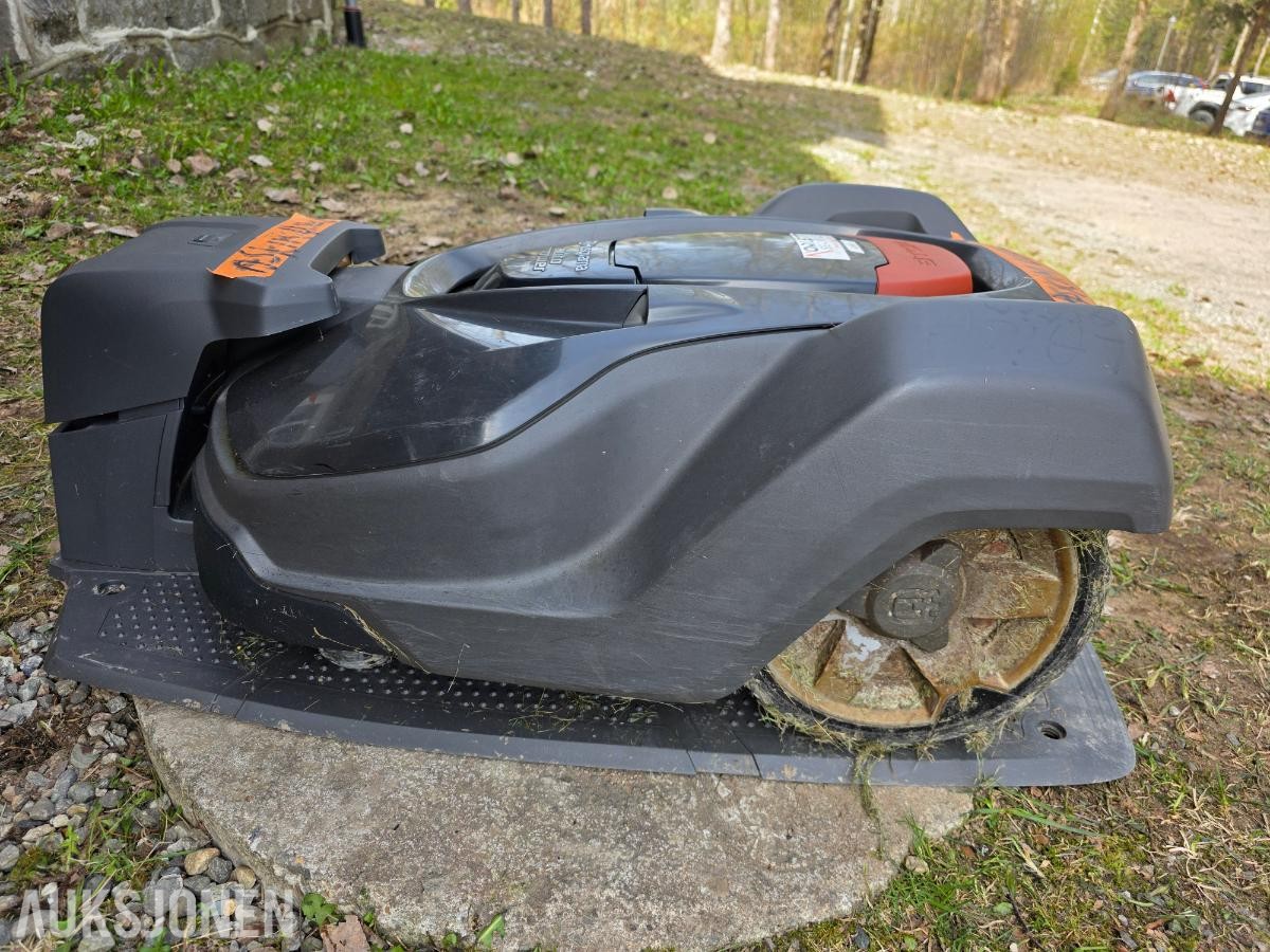HUSQVARNA AUTOMOWER 450X ROBOTKLIPPER MED LADESTASJON
