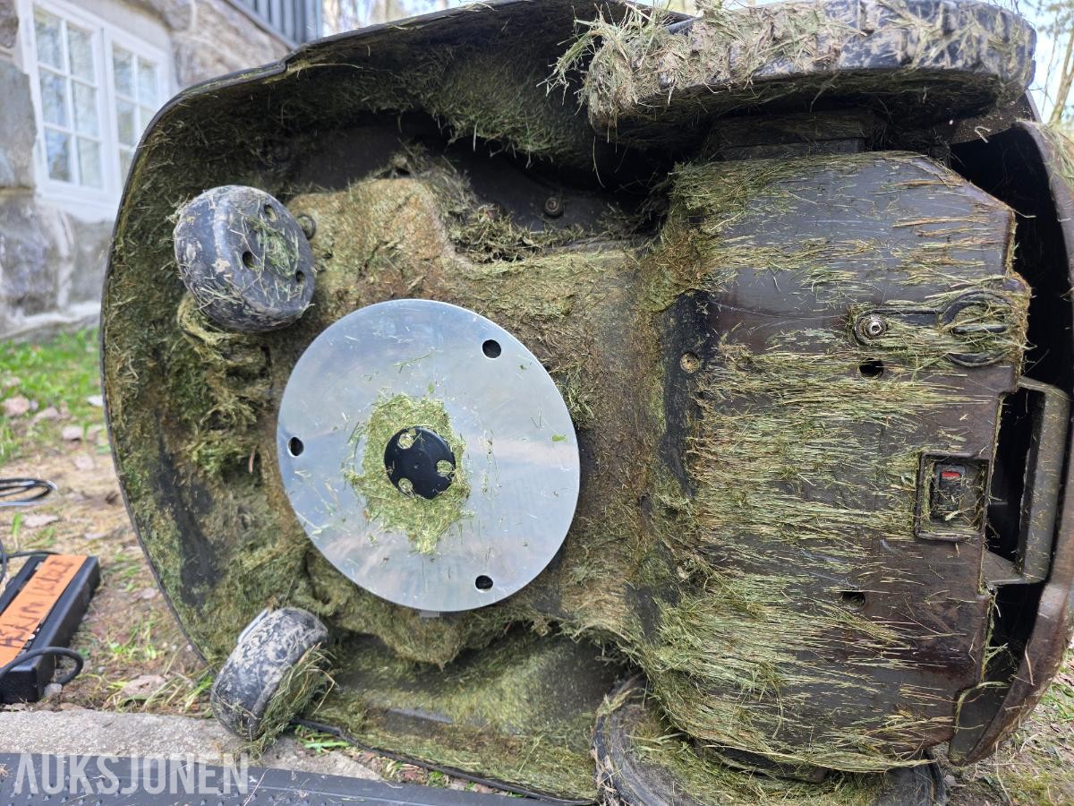 HUSQVARNA AUTOMOWER 450X ROBOTKLIPPER MED LADESTASJON