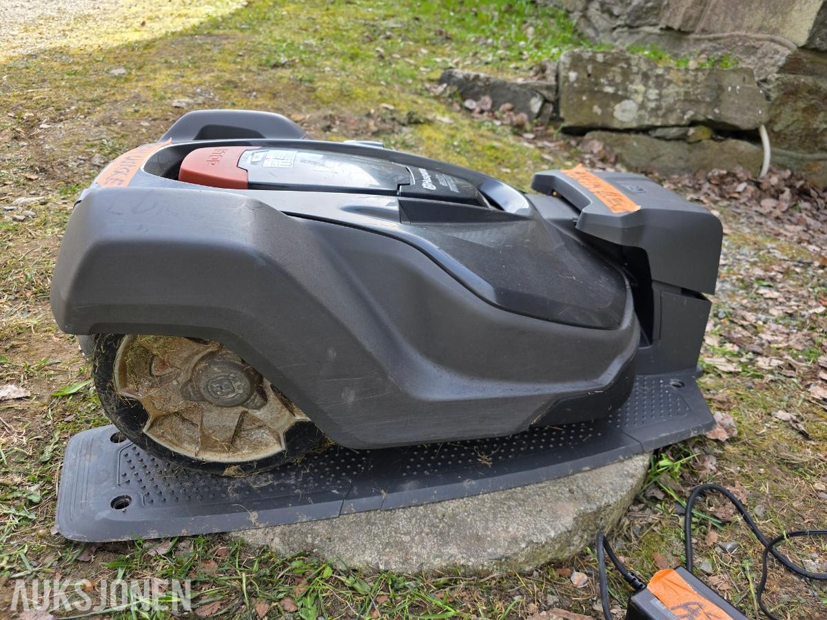 HUSQVARNA AUTOMOWER 450X ROBOTKLIPPER MED LADESTASJON