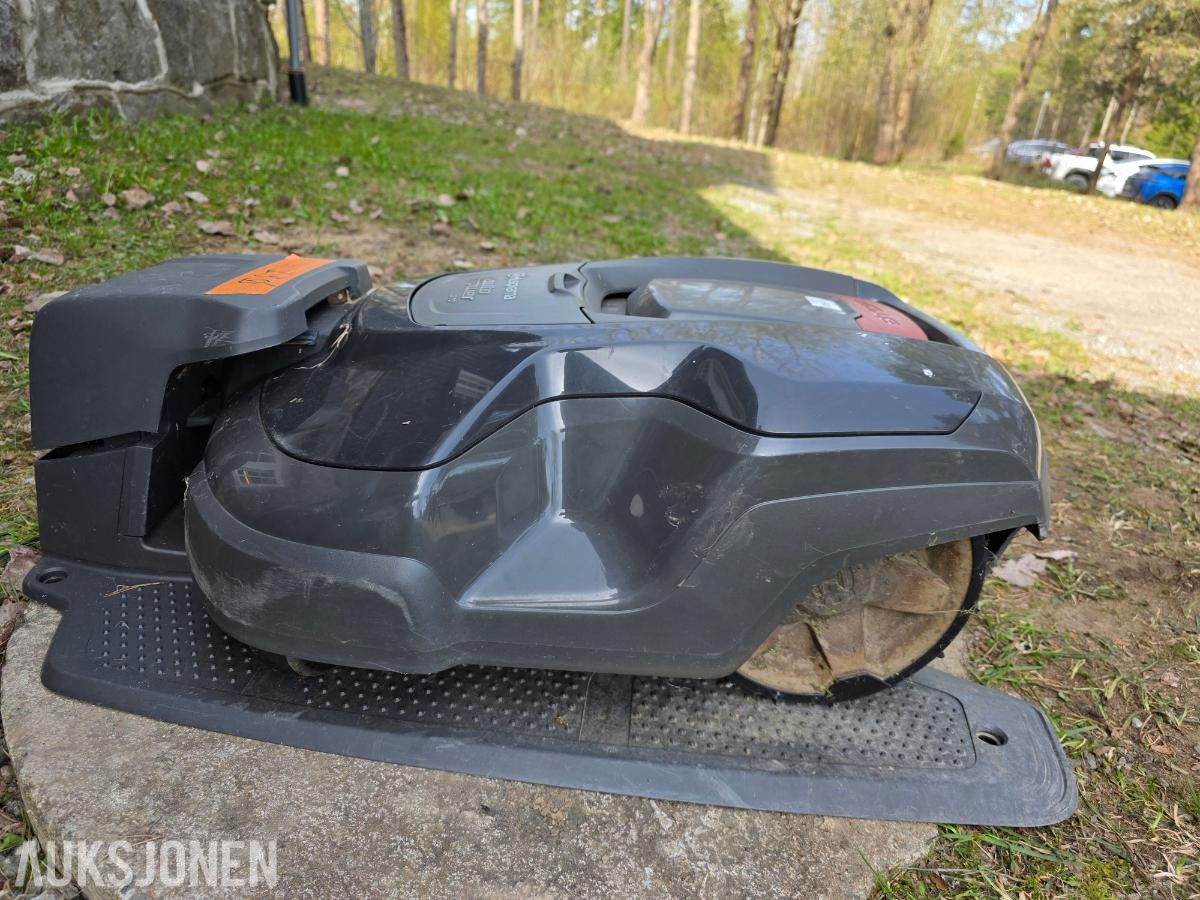 HUSQVARNA AUTOMOWER 310 ROBOTKLIPPER MED LADESTASJON