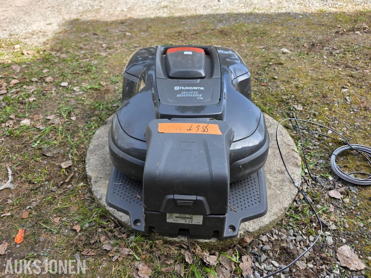 HUSQVARNA AUTOMOWER 310 ROBOTKLIPPER MED LADESTASJON