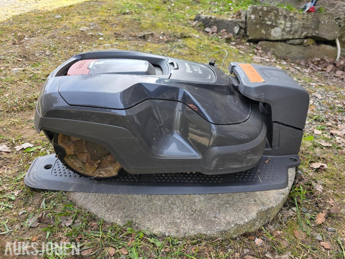 HUSQVARNA AUTOMOWER 310 ROBOTKLIPPER MED LADESTASJON