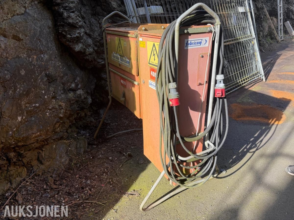 Strømfordelingsskap / byggestrøm 400V - med uttak og sikringer