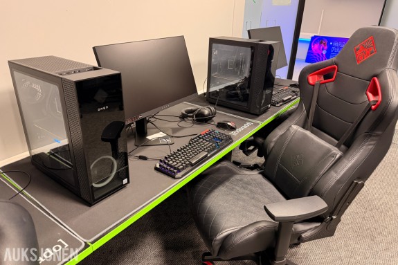 Komplett Gamingrigg – pc, skjerm, gamingstol, bord, tasatur, headset og mus