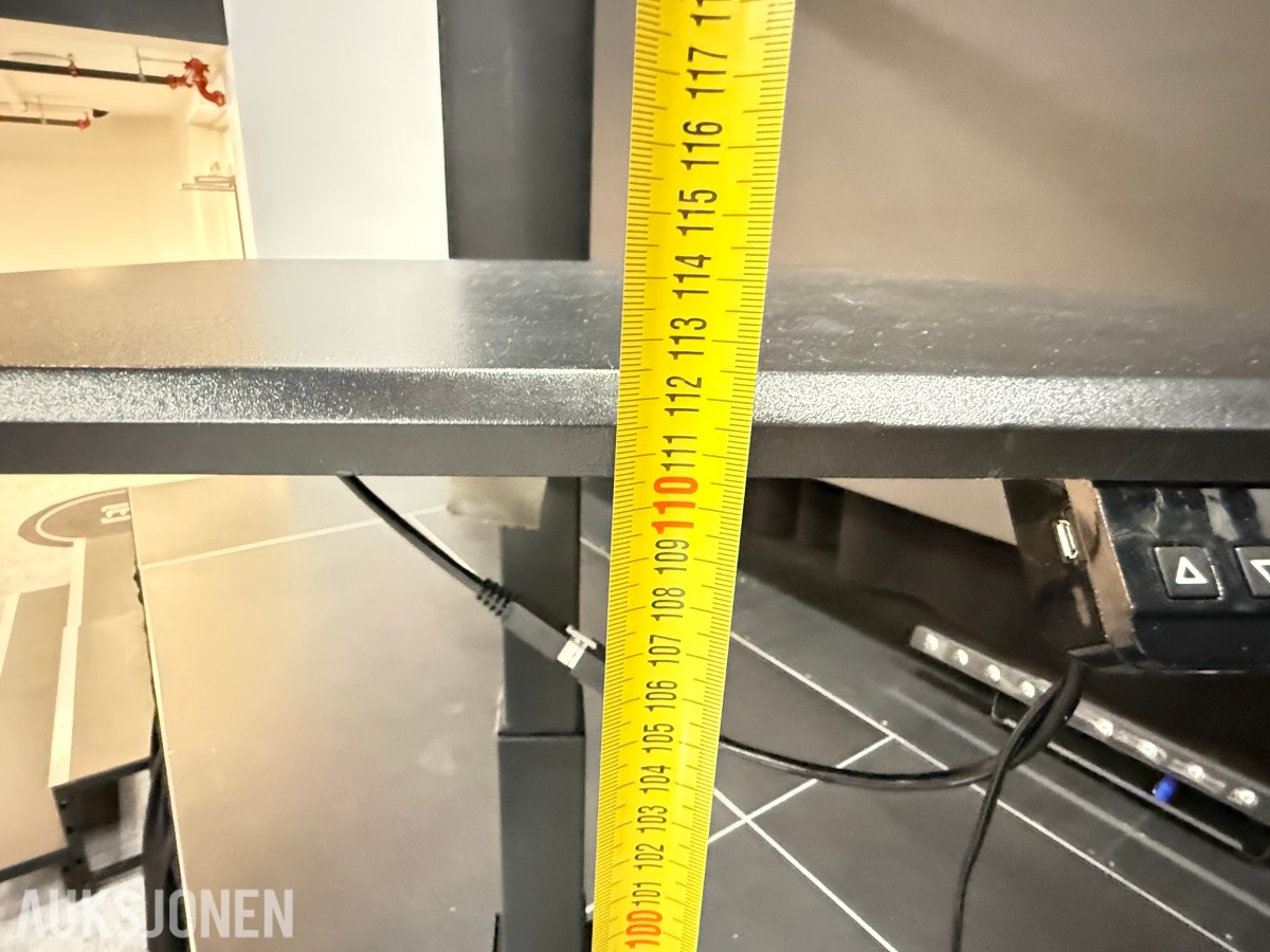 Elektrisk hev/senk talerstol / mobilt arbeidsbord på hjul