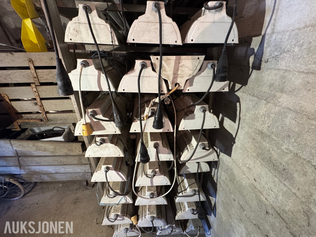 Parti lysarmaturer ca. 25 stk - industri / verksted