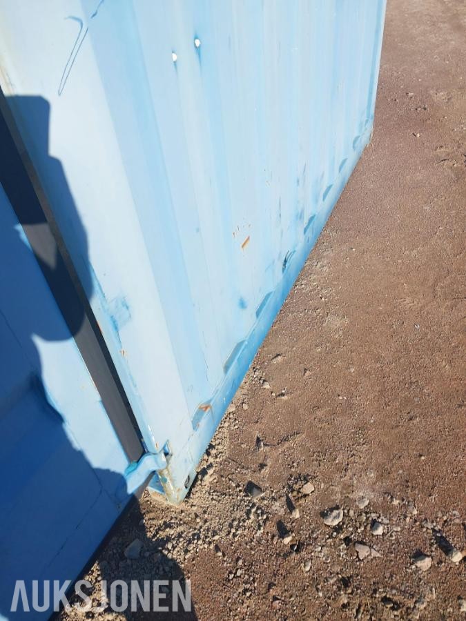 container med innredning og strøm
