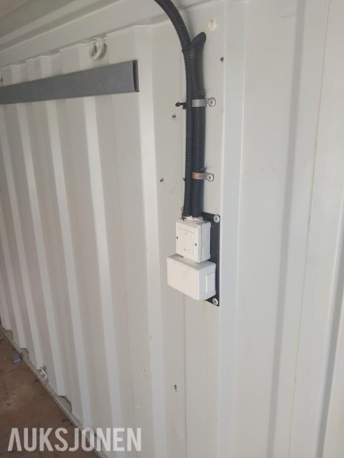 container med innredning og strøm