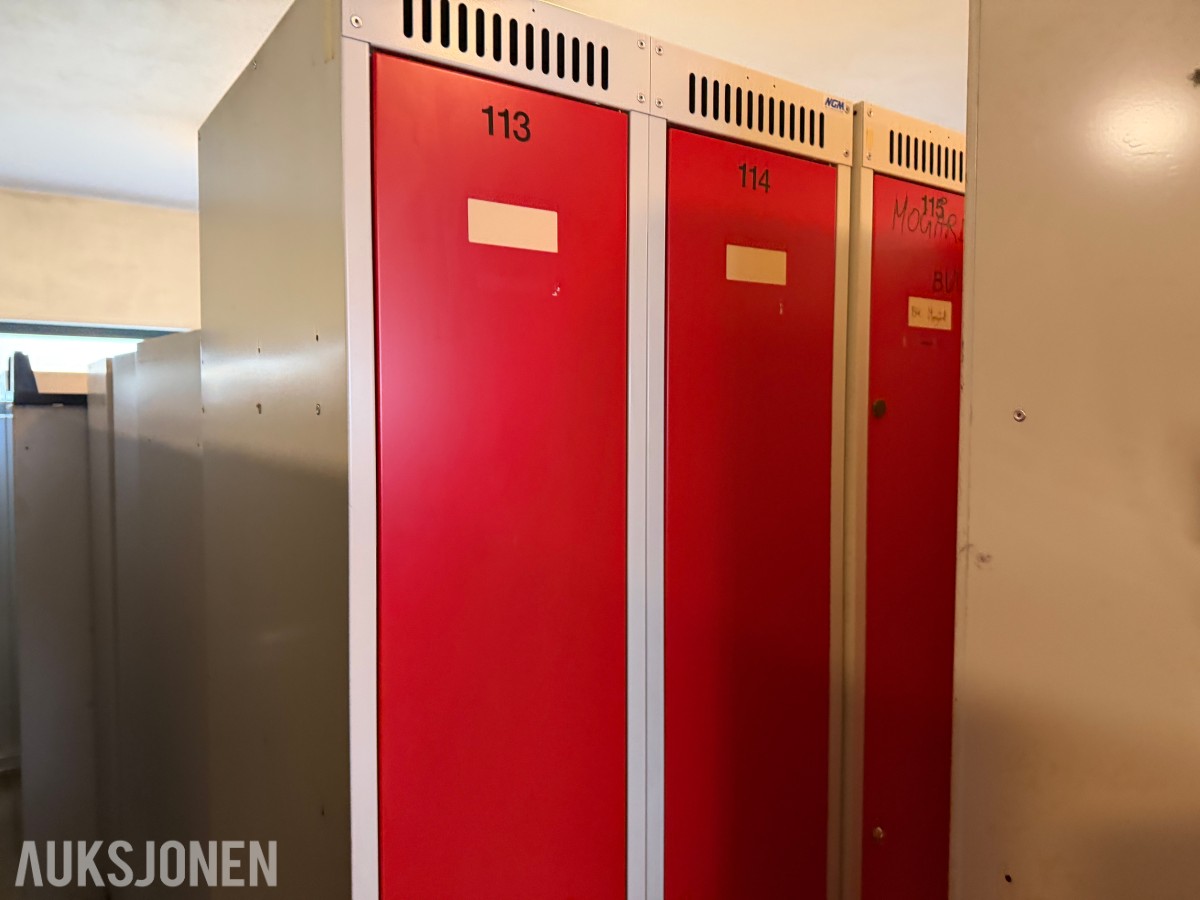 2020 Sort parti Garderobeskap