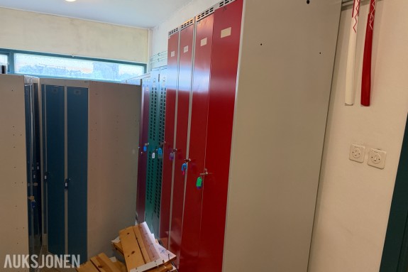 2020 Sort parti Garderobeskap