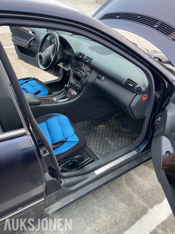 2003 Mercedes-Benz  C220 CDI 2.1 143hk automat hengerfeste s+v dekk