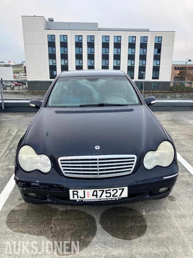 2003 Mercedes-Benz  C220 CDI 2.1 143hk automat hengerfeste s+v dekk