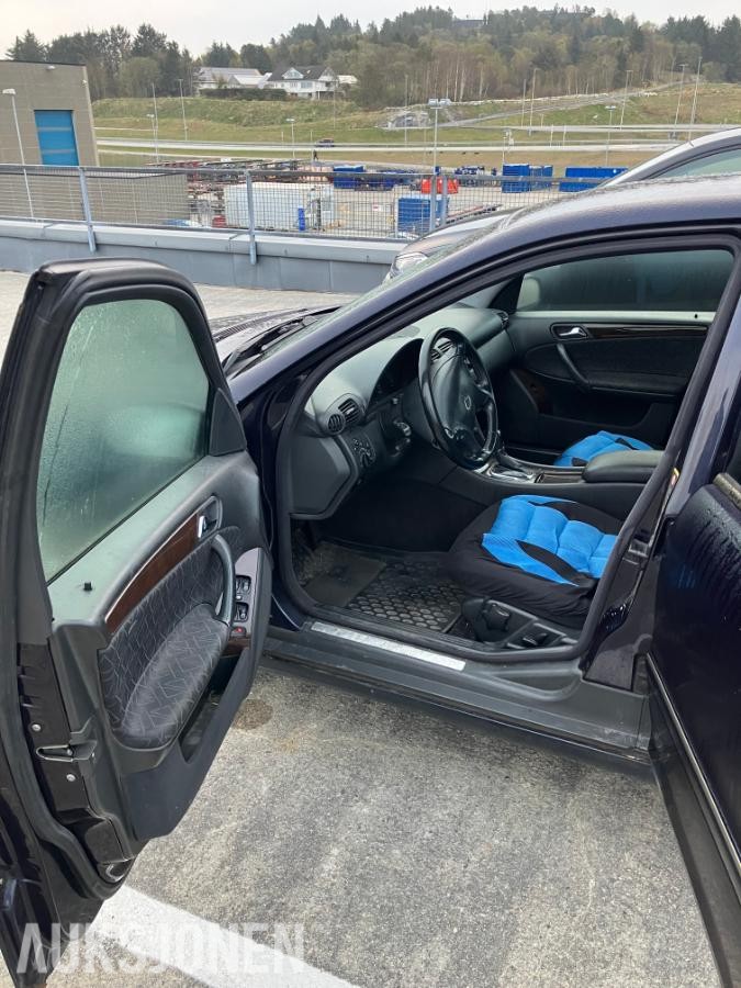 2003 Mercedes-Benz  C220 CDI 2.1 143hk automat hengerfeste s+v dekk
