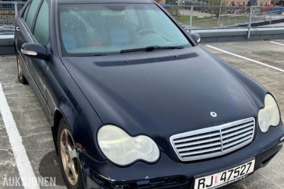 2003 Mercedes-Benz  C220 CDI 2.1 143hk automat hengerfeste s+v dekk