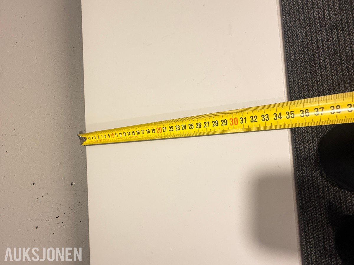 AJ garderobeskap med 8 rom og benk