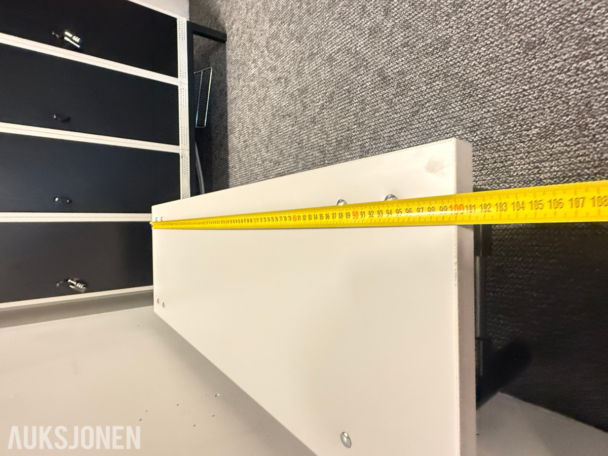 AJ garderobeskap med 8 rom og benk