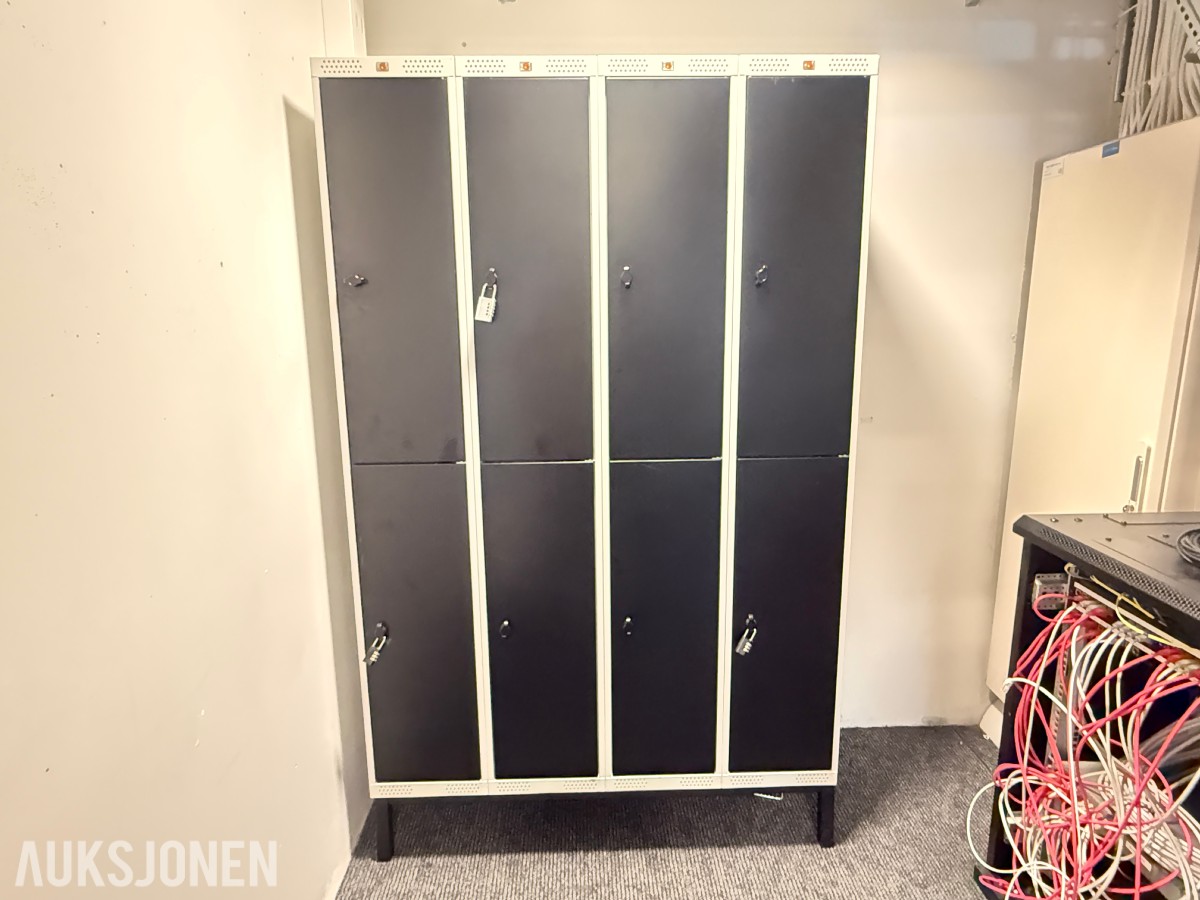 AJ garderobeskap med 8 rom og benk