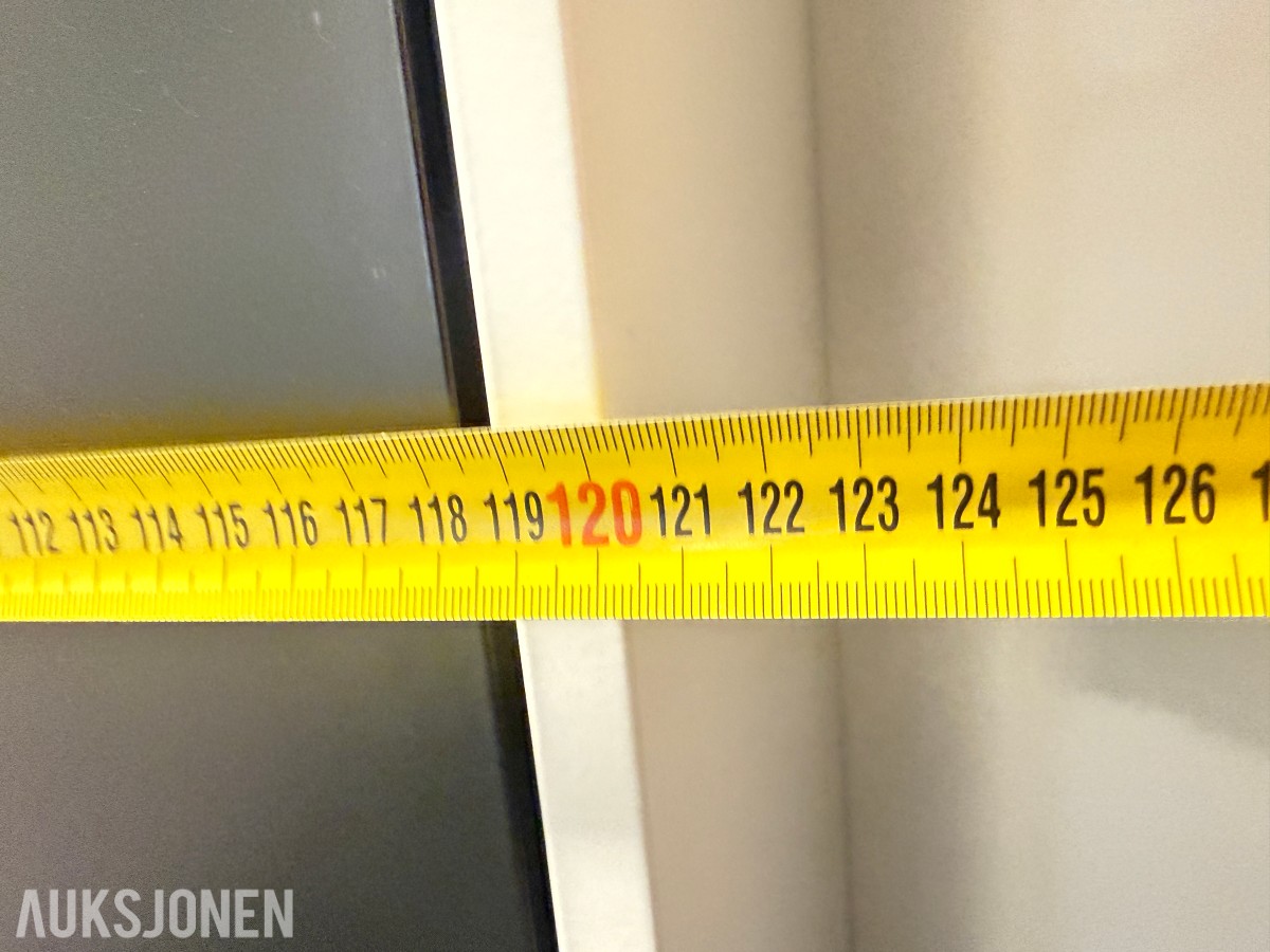AJ garderobeskap med 8 rom og benk