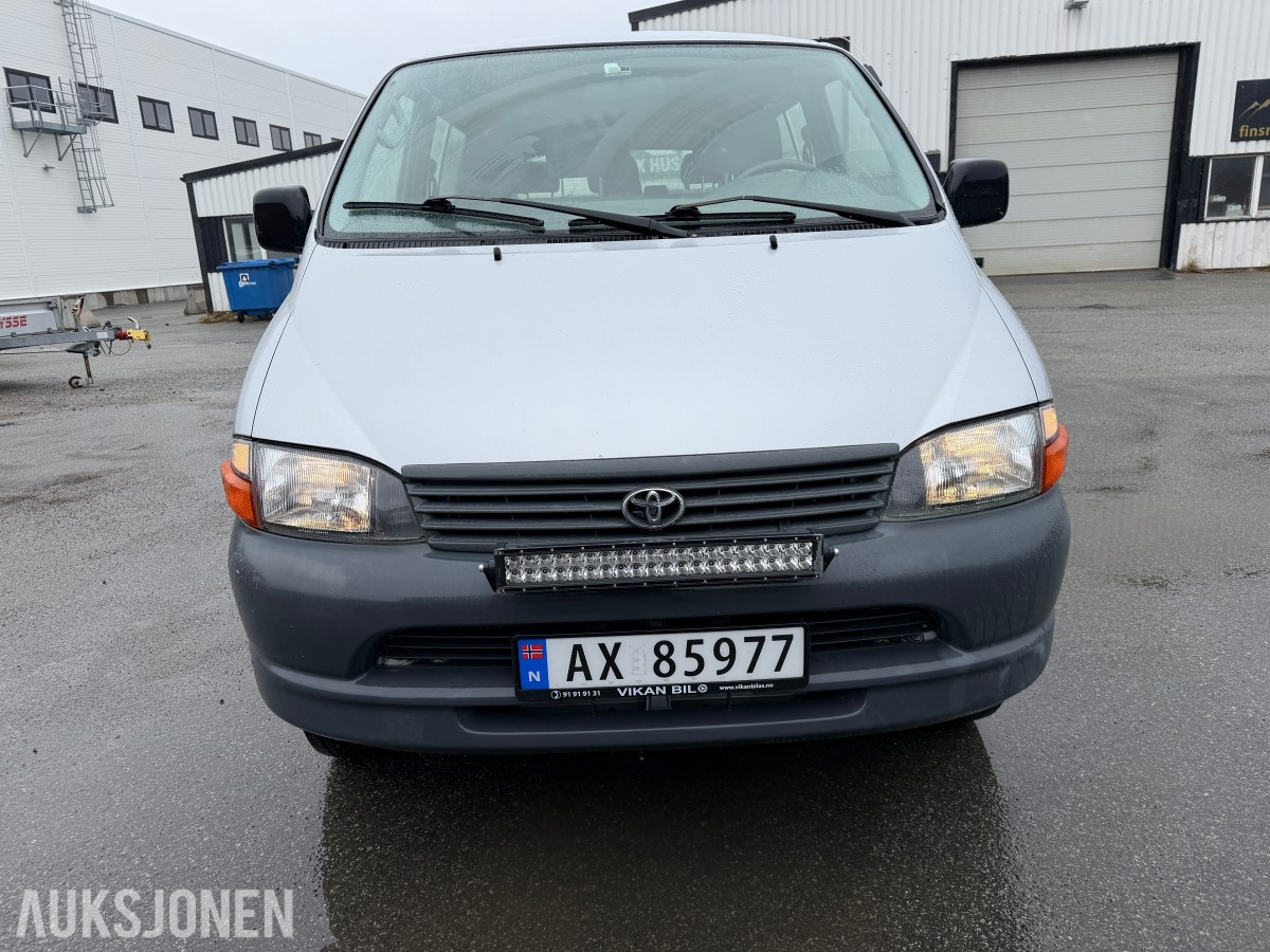 2004 Toyota HIACE 2.5-102 D 4WD