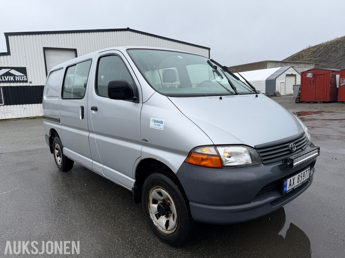 2004 Toyota HIACE 2.5-102 D 4WD