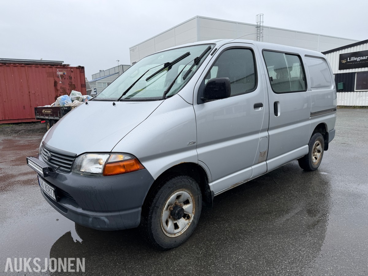 2004 Toyota HIACE 2.5-102 D 4WD