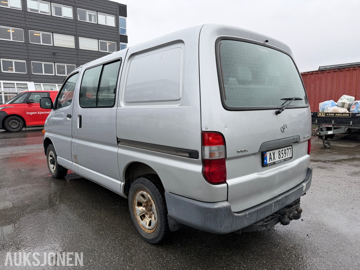 2004 Toyota HIACE 2.5-102 D 4WD